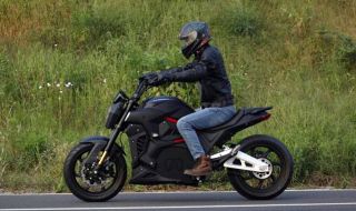 Китай пусна електрически мотоциклет с автономен пробег от 419 км