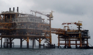 Българин е бил на потъналата руска нефтена платформа