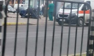 Неадекватен мъж се хвърля пред коли в центъра на Пловдив