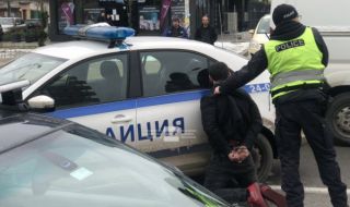 Зрелищна гонка в София: Полицията задържа мъж, минал на червено на три светофара- не спрял за проверка