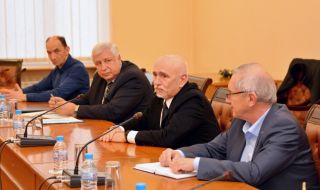 Събев: Еднакви условия и такси за жп превозвачите ще се постигнат с обединени действия