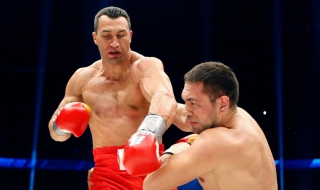 Кобрата: Главният герой първо го бият, а после той си отмъщава