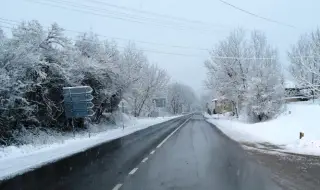 Сняг вали в Рожен и Пампорово