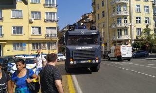 Жандармерията извади и водно оръдие