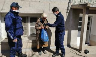 Полицията проверява нуждите на пенсионери в Карлово