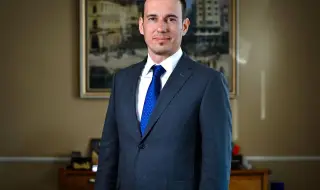 Васил Терзиев: Алчна кокошка, просо сънува