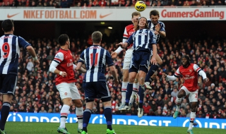 Арсенал се изкачи на пета позиция след погром над Рединг