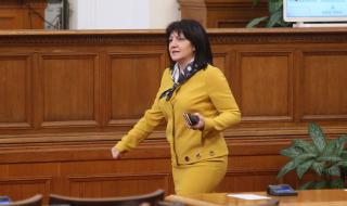 Караянчева към Радев: Ако Ви е отеснял костюмът на президент,направете си партия