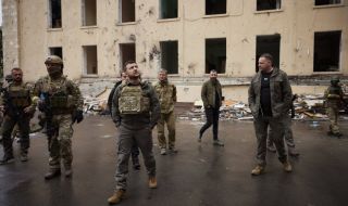 Зеленски с визита на фронтовата линия край Харков