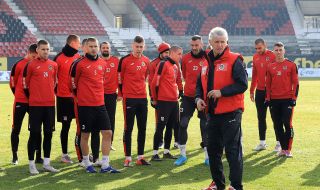 Локомотив София моли държавата за осветление на стадиона си