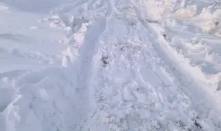 Кметът на Червен бряг показа как се спасяват закъсали коли в снежния ад ВИДЕО