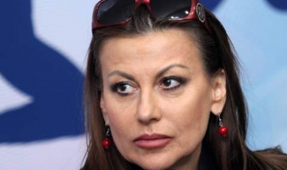 Раева: Безсрамници! Кой ви изпрати?