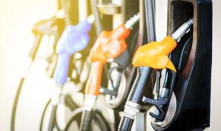Къде сме ние: Колко бензин може да се купи с една заплата?