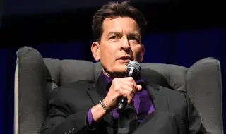 Бившата съпруга на Чарли Шийн го съди за 15 млн. долара