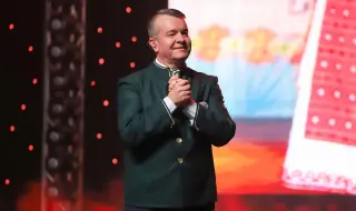 Илия Луков представи песента "Гъста е мъгла паднала"