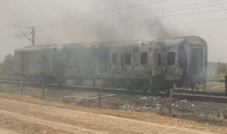 7 загинали при пожар във влак в Пакистан