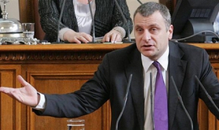 Петър Курумбашев подаде оставка като депутат
