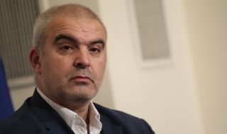 Скандал в парламента: Маноил Манов обяви, че депутат от ДБ бил "вербуван" от задържания британец