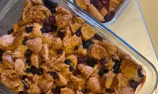 Рецепта на деня: Бутер сладкиш с боровинки и крема сирене