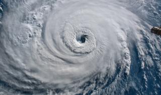 Ураганите стават по-мощни с всяка изминала година (ВИДЕО)