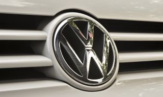 Брандовете на Volkswagen спират всички реклами в Twitter