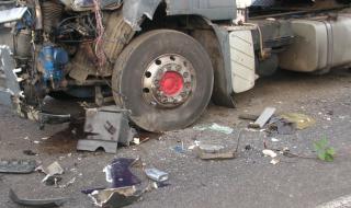 Шофьор на камион загина при катастрофа край Габрово