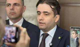 Божанов: Борисов и мнозинството разбиха санитарния кордон и позволиха на Пеевски да превземе държавата