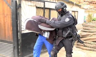 17 задържани по време на спецоперацията на полицията в Бургас