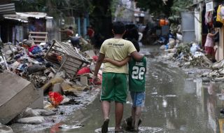 Хиляди останаха без дом във Филипините заради наводнения