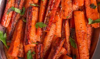 Рецепта на деня: Глазирани моркови с козе сирене