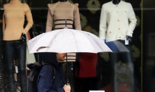 Дъжд и сняг на Изток, слънцето пробива на Запад