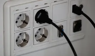 Енергийният министър и шефът на КЕВР на изслушване в парламента заради високите сметки за ток