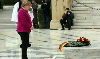 Меркел в Атина: Поемаме отговорността за нацистките престъпления