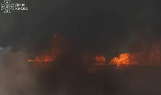 Руски дронове подпалиха бизнес сграда в Киев
