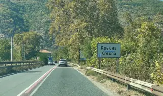 В Кресна искат премахване на временния светофар, на третия ден тир блъсна пешеходец