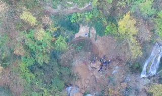 Откриха телата на затрупаните туристи