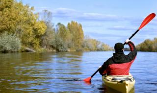 В името на мира, добротата и човечността - с каяк от Осло до Атина (ВИДЕО)