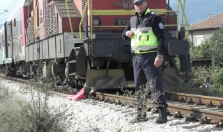 Жена се хвърли под влака край Симитли, загина