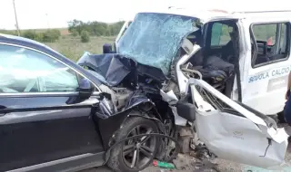 Челен удар между два леки автомобила на пътя между Свищов и село Вардим