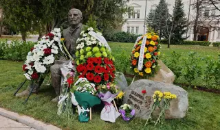 Откриха паметник на Захари Стоянов в центъра на София