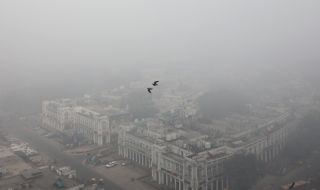 Гъста мъгла в Делхи отлага полети