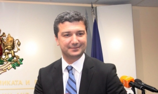 Стойнев: Няма да се закрива БЕХ