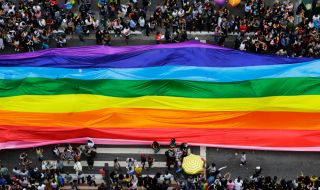 Бразилия одобри законопроект, който забранява еднополовите бракове
