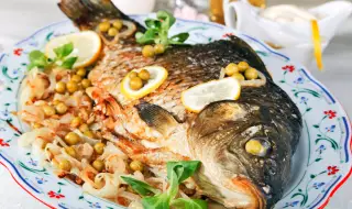 Рецепта на деня: Шаран на фурна с ароматна плънка