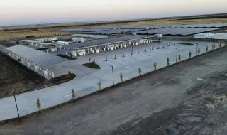 Tesla откри най-големия си парк за зареждане на електромобили в света