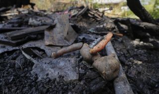 Дете загина при руски обстрел с касетъчни боеприпаси в Донецка област