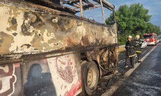 Автобус на градския транспорт в София пламна в движение 