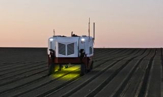 Селскостопански робот убива 100 000 плевели на час с лазери (ВИДЕО)