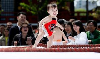 Японски град с подкрепа за семейства с бебета