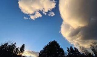 Слънчево утро, дъждовен следобед